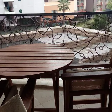 One-bedroom Private In Royal Beach Apartmán